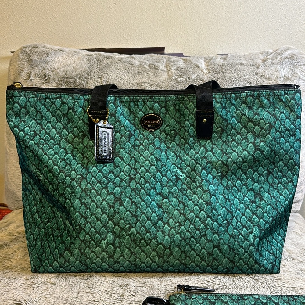 Coach Limited Edition Green Snake Print Tote with Removable Pouch - Picture 3 of 11